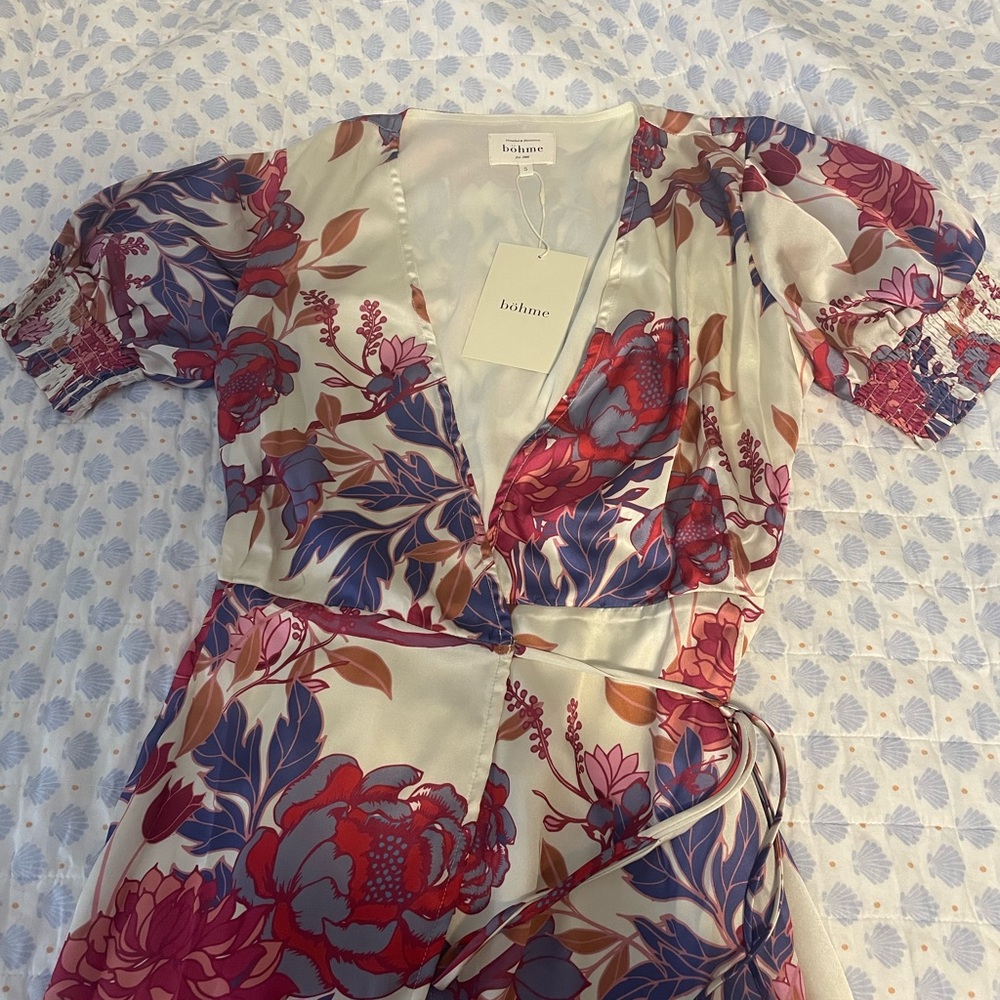Bohme Women’s Wrap Dress in Ivory with flowers. Size S.